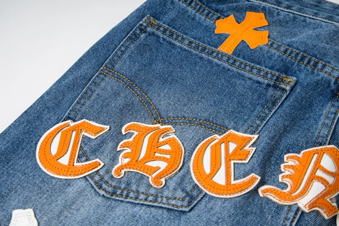 P270 model number Y847 Chrome Hearts & CH city limited series Sanskrit cross patch patchwork leather jeans require finished products to be washed and then disassembled and hand-stitched with sheepskin cross leather and then spliced ​​together to complete. The whole process is too complicated to explain. The texture can be seen in the hand, and it looks good. The styles with different washed textures are very friendly to people with thin legs and thick legs. The straight version is very flattering to the leg shape. The moderate length is timeless and can be matched easily and casually. It is the basic styling foundation for various styles and is a must-have in the wardrobe! The fabric is stiff but also makes the upper body soft without losing texture. The washing process is even more perfect. It is a must-have item for everyone! ! ! Washed wheat, hang tag, pants label, three labels are complete, the upper body effect is particularly stiff and stylish, super stylish, same style for men and women - Color: Size: 28 30 32 34